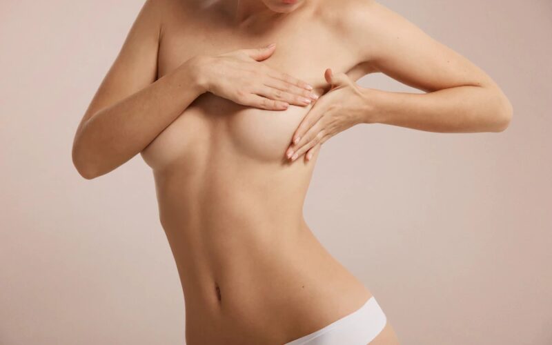 Jak ujędrnić piersi? Kilka wskazówek, które sprawią, że Twoje piersi będą bardziej widoczne